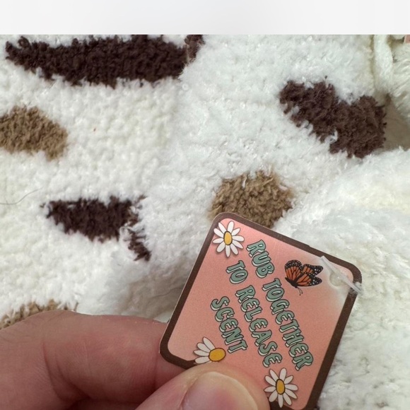 Women's Lavender & Shea Butter Infused Slippers - Picture 2 of 6